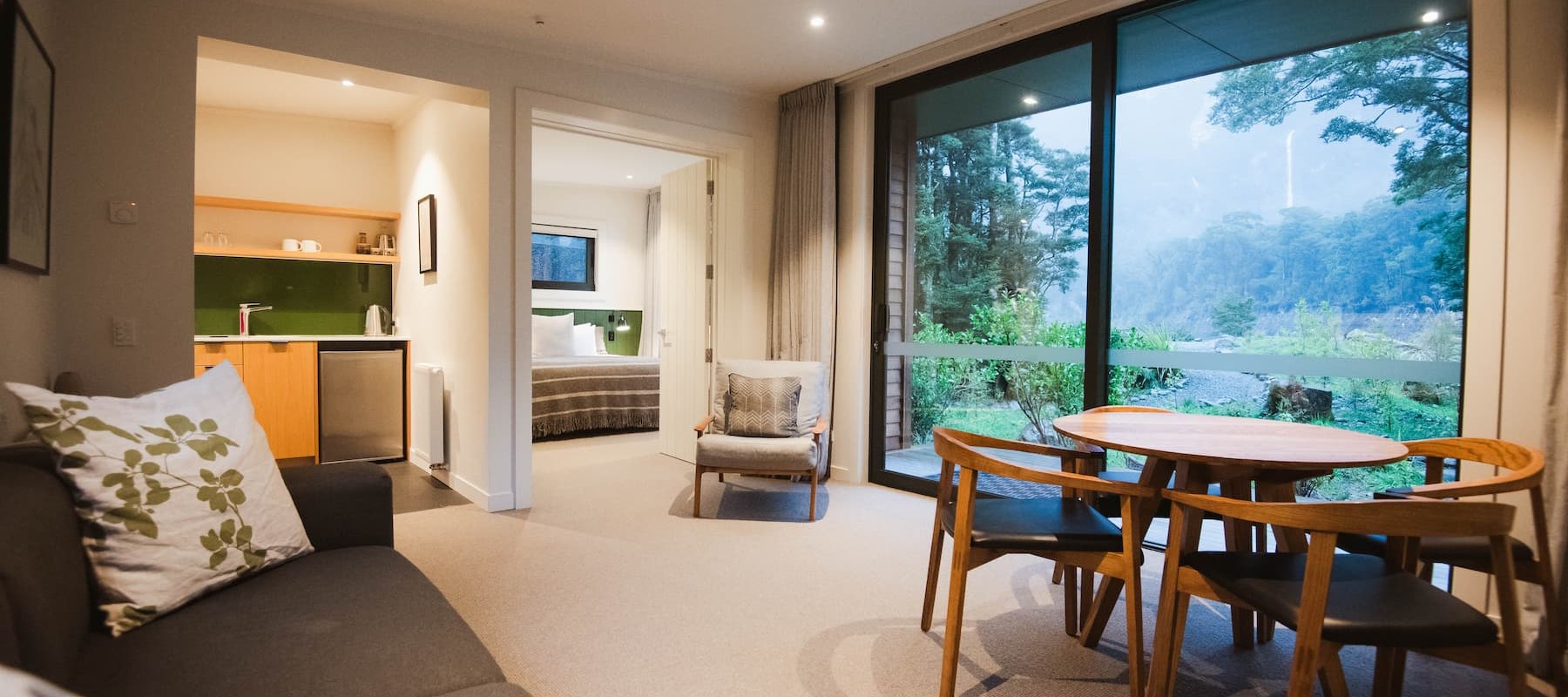 Milford Sound Lodge - Sitting room 